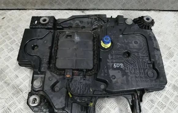 Peugeot 508 AdBlue liquid reservoir 9818630780