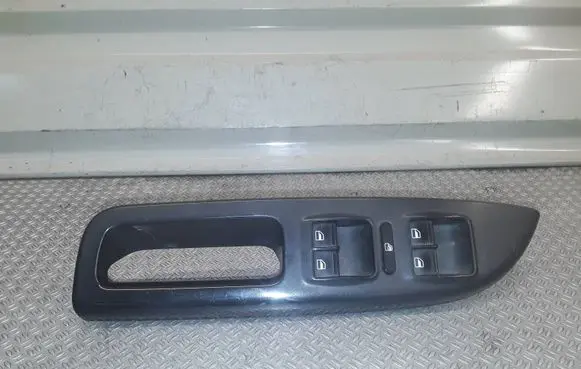 Skoda Octavia Mk2 (1Z) Electric window control switch