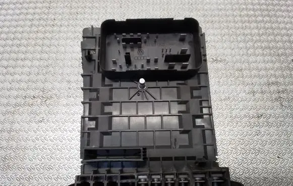 Volkswagen Caddy Fuse module 1K0937125