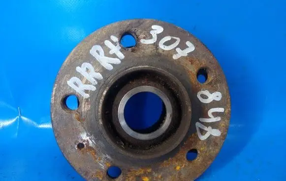 Audi A6 S6 C7 4G Rear wheel bearing hub 8K0407613B