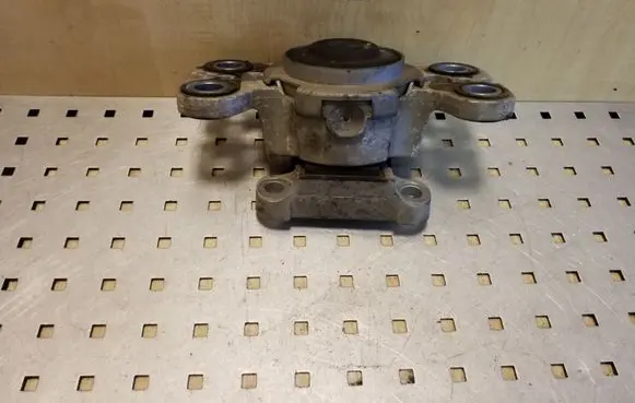 Land Rover Freelander 2 - LR2 Gearbox mount HL8090M03