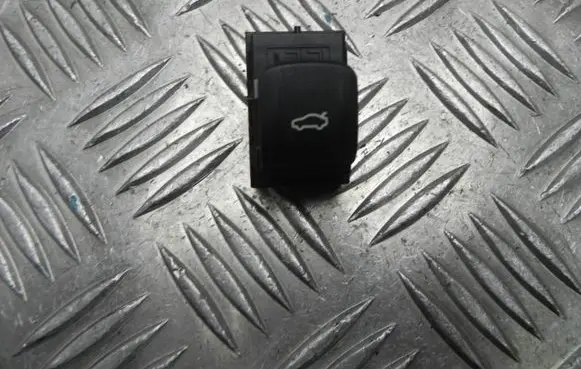 Tailgate opening switch