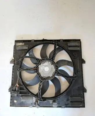 Radiator cooling fan shroud