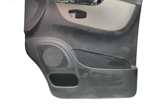 Renault Trafic III (X82) Front door card panel trim