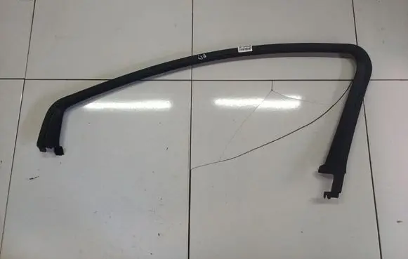 Opel Meriva B Front door glass trim molding 13337448RH