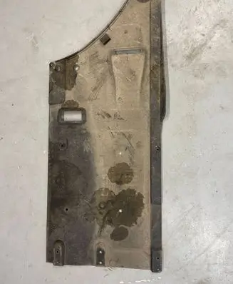 Center/middle under tray cover