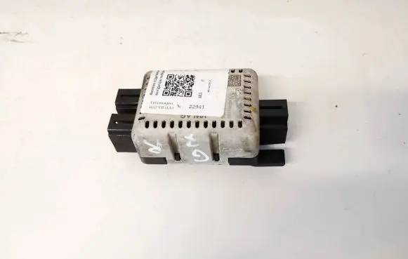 Volkswagen Golf VII Antenna control unit 5q0035570