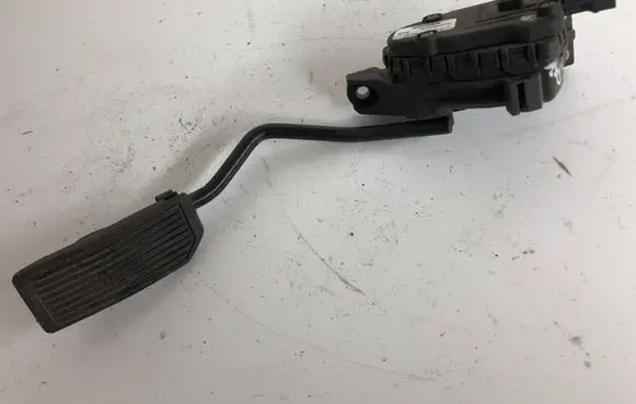 Nissan Primera Accelerator throttle pedal 18002AU410