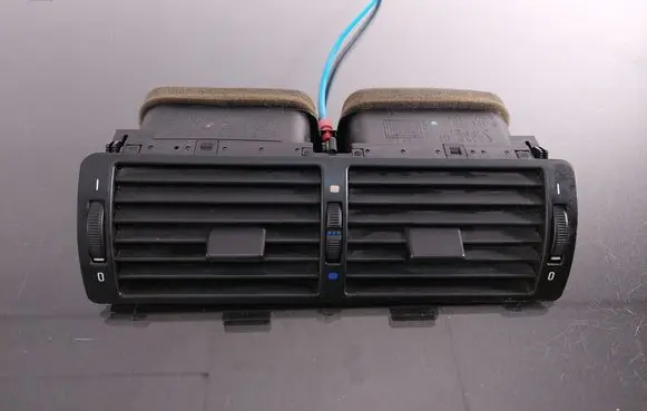 BMW 5 E39 Dash center air vent grill 468361895