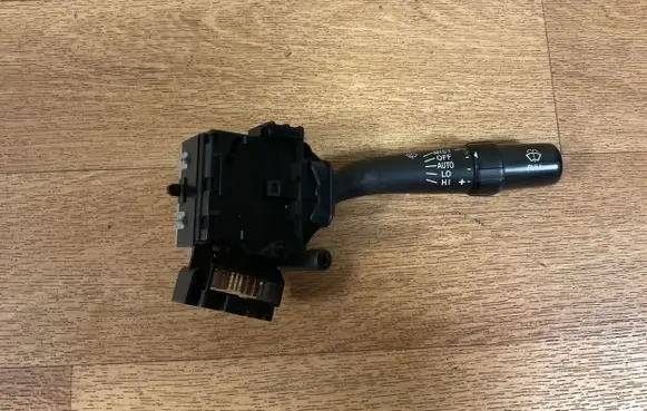 Toyota Avensis T250 Wiper control stalk 173654