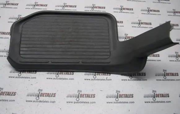 Mitsubishi Pajero Rear sill trim cover MR402153