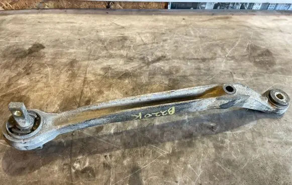 BMW 8 E31 Rear suspension control arm 869111906