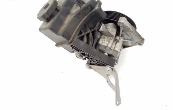 Mercedes-Benz SLK R172 Power steering pump A0064664701