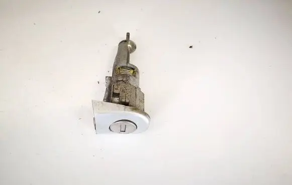 Skoda Octavia Mk2 (1Z) Front door lock (next to the handle) 1z0837168d