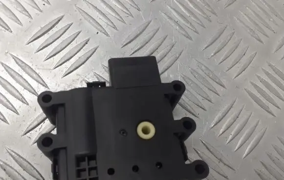Mazda 5 A/C air flow flap actuator/motor 