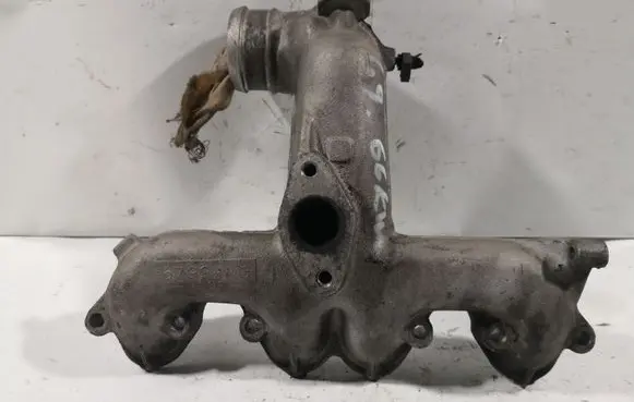 Volkswagen Golf III Intake manifold 028129713J