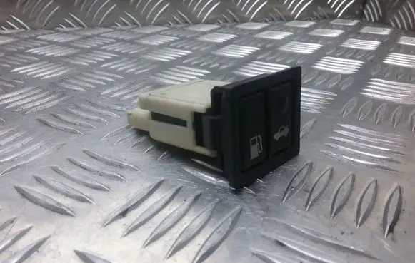 Tailgate opening switch