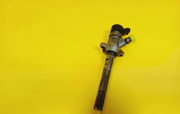 Fuel injector