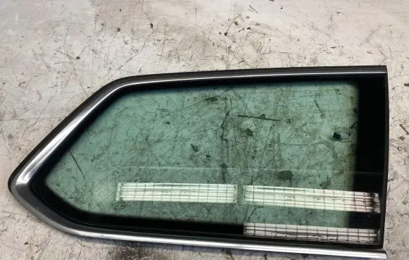 Volkswagen PASSAT B8 Rear side window 3G9845298BC