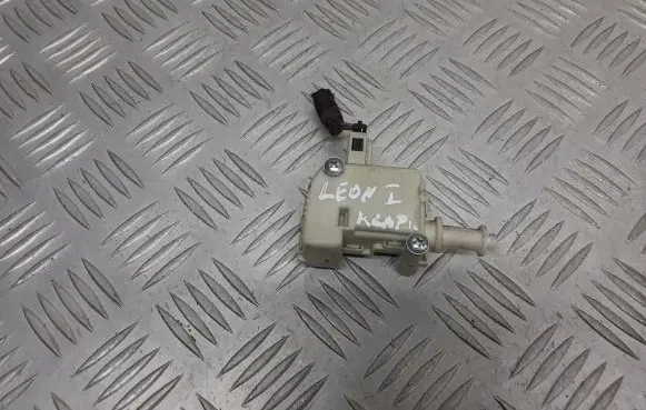 Seat Leon (1M) Fuel tank cap lock 380959782
