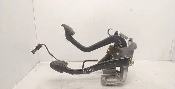 BMW 3 E46 Pedal assembly 35112229128