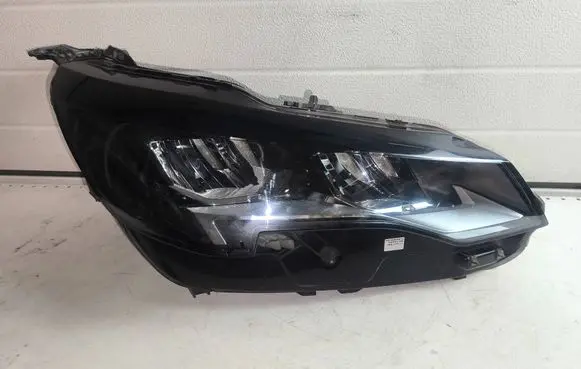 Peugeot 3008 II Headlight/headlamp 89914772 2112207126 9836230180