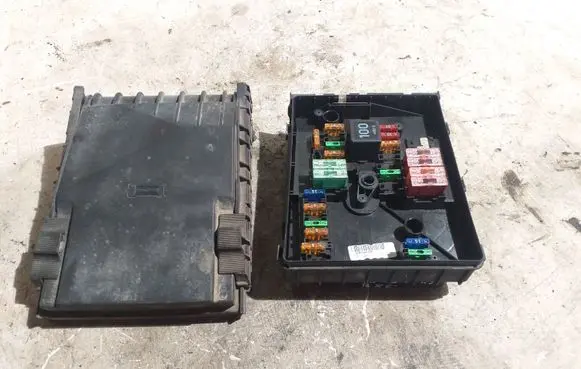 Skoda Octavia Mk2 (1Z) Fuse module 0806158293E 017181281