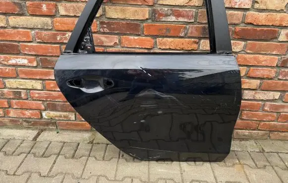 KIA Ceed Rear door