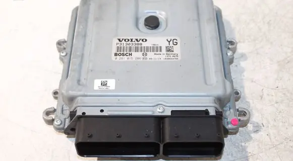 Volvo V70 Engine control unit/module 31303388 0281015286