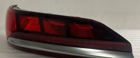 Audi Q7 4M Rear/tail lights 4M0945093N