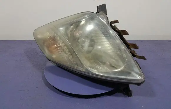 Toyota Prius (NHW20) Headlight/headlamp 