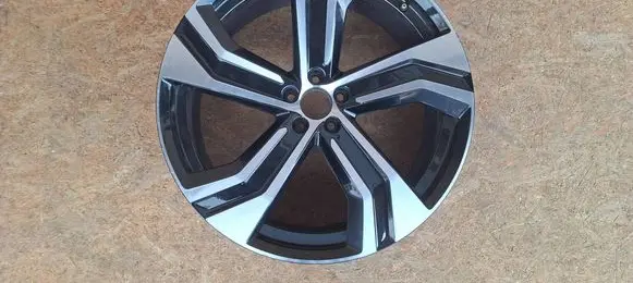 Volvo XC90 R22 alloy rim 32209412 K662929