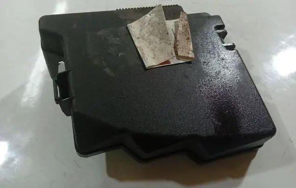 Mazda 2 Fuse box cover D6516676Y