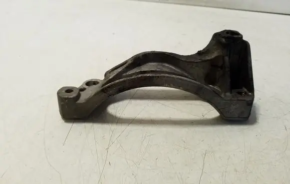 Volkswagen Touareg I A/C compressor mount bracket 070260885A