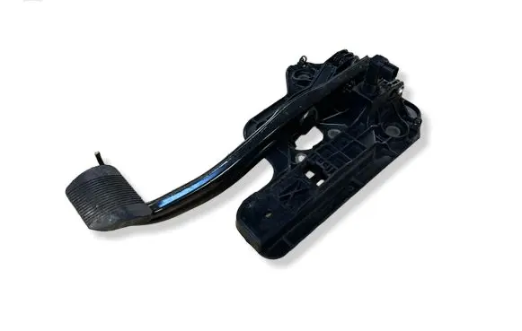 Chrysler Pacifica Brake pedal P04581676AC TKY017810146