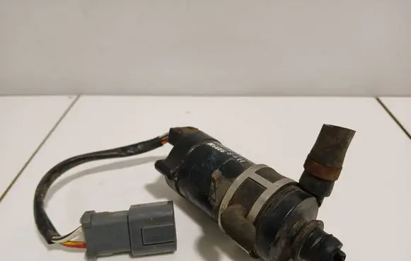 Honda CR-V Headlight washer pump 22613