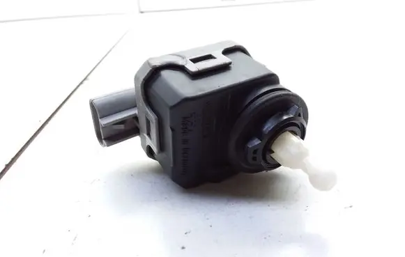 Opel Astra G Headlight level adjustment motor 90590665