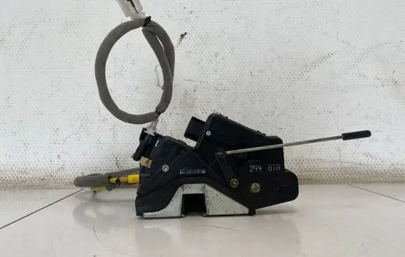 BMW 3 E46 Front door lock 51217011244