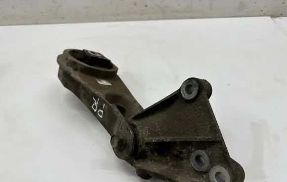 Opel Insignia B Engine mount bracket 22937343