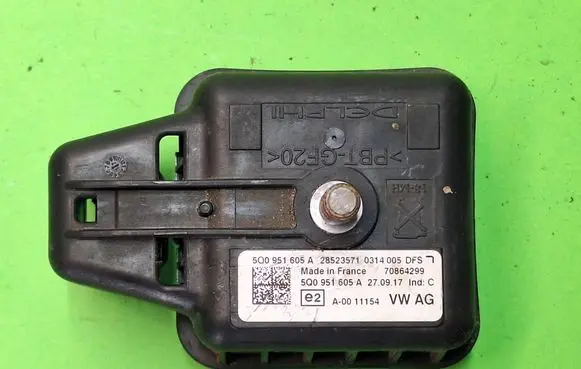 Skoda Octavia Mk3 (5E) Alarm system siren 5Q0951605A 28523571
