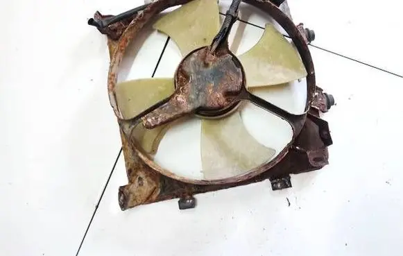 Honda Civic Radiator cooling fan shroud