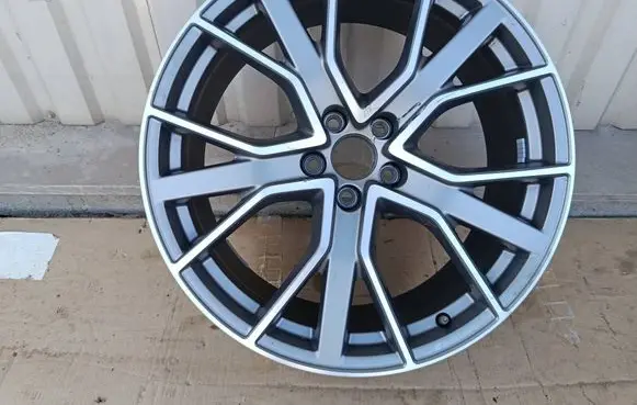 Audi Q3 F3 R20 alloy rim 83A601025BD 83A601025BA