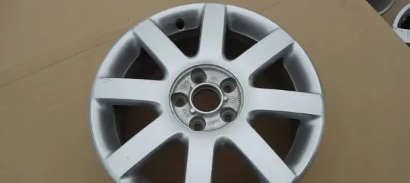 Volkswagen Golf V R17 wheel hub/cap/trim 1K0601025N