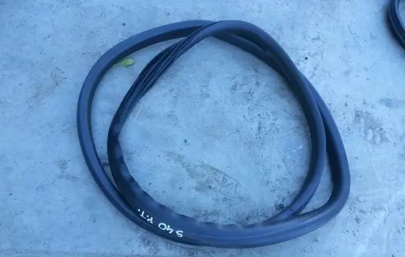 Volvo S40 Rubber seal rear door 