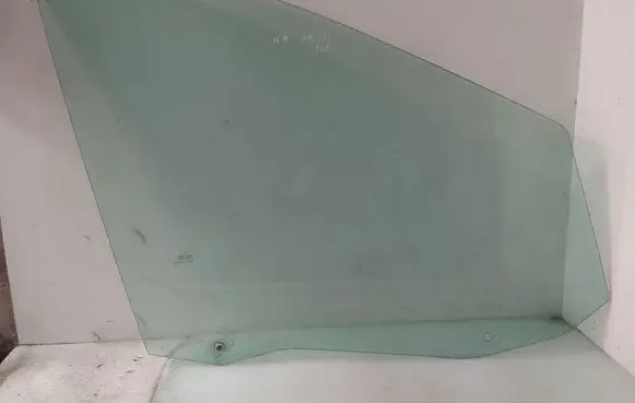 Mercedes-Benz Vaneo W414 Front door window glass four-door 43R000929