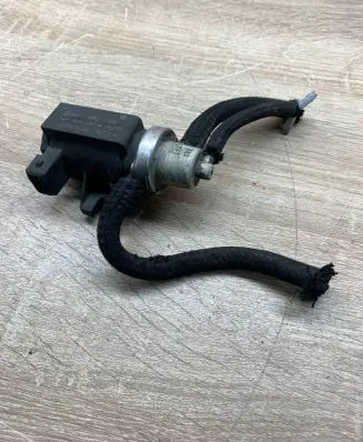 Audi A4 S4 B5 8D Turbo solenoid valve 1H0906527A