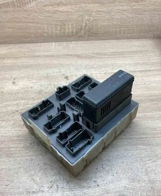 Ford Focus Fuse module 98AG14A073AE