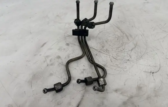 Volvo S60 Fuel injector supply line/pipe 