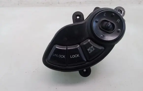 Hyundai Santa Fe Wing mirror switch
