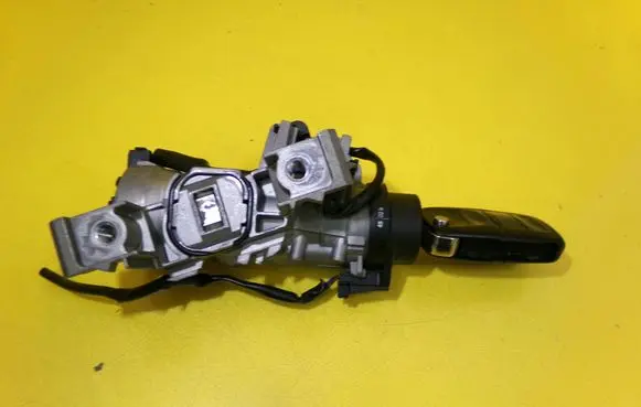 Volkswagen Touran I Ignition lock 1K0905851 0244DB09103